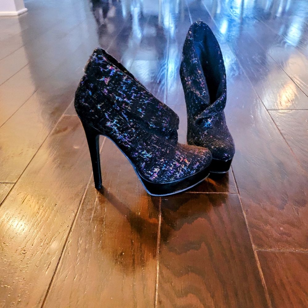 Booties, Chinese Laundry (Brand), Size 6 1/2, Black w/ sparkles